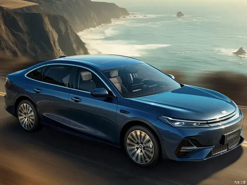 Geely Galaxy A7 EM-i narxlari Toyota’ni “sindiradi” / Foto: Geely