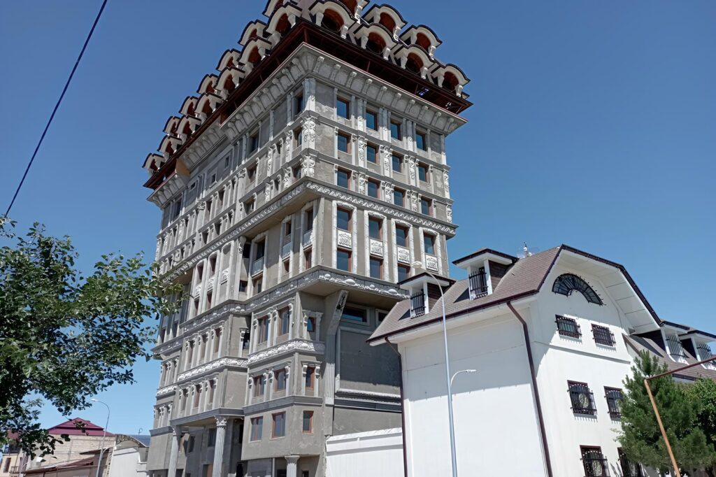 Дом-монстр в Самарканде, самострой