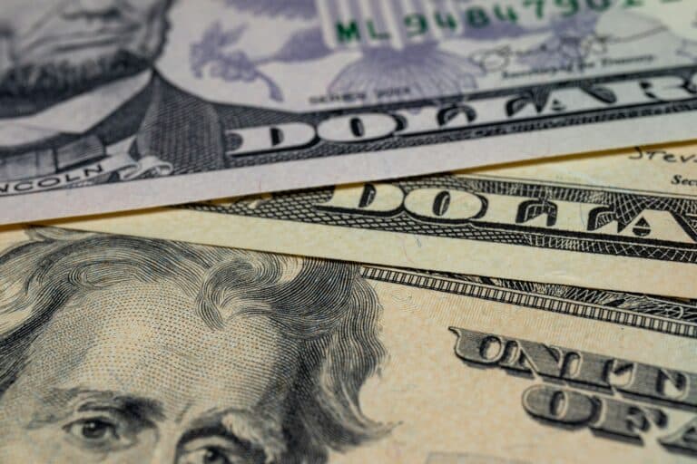 Foreign Currencies Continue to Decline Against UZS