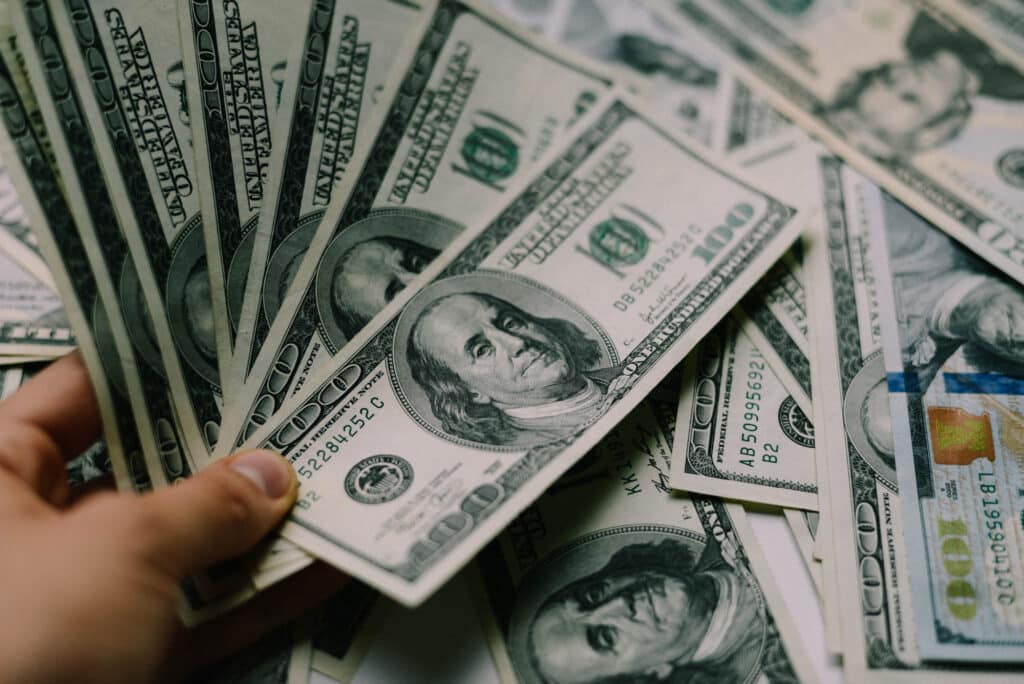 18-iyul kuni dollar kursi qanchaga pasaydi