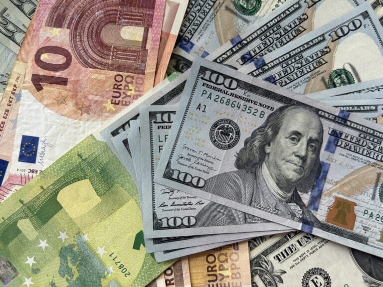 11-avgust kuni xorijiy valyutalarni qaysi banklarda qulay narxda almashtirish mumkin