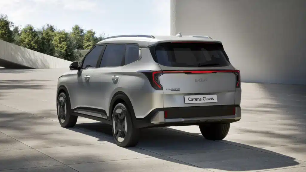Kia Carens Clavis EV вид сзади