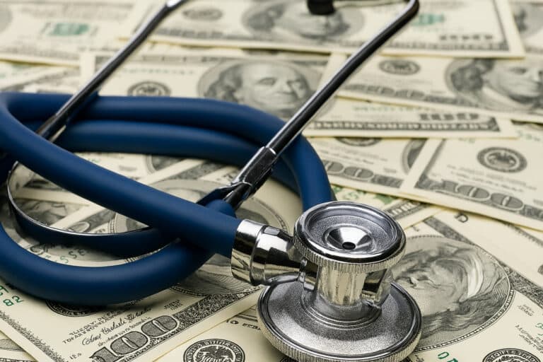 Xorazmda tibbiyot birlashmalari fuqarolardan 230 mln so‘mdan ortiq asossiz mablag‘ undirgan