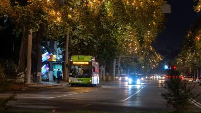 Toshkentda avtobus 26 yoshli yigitni urib yubordi