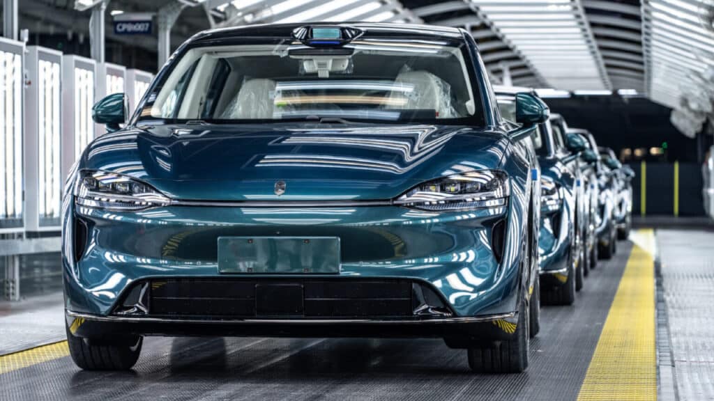 Chery va Huawei yangilangan Luxeed R7’ni ishlab chiqara boshladi / Foto: CarNewsChina