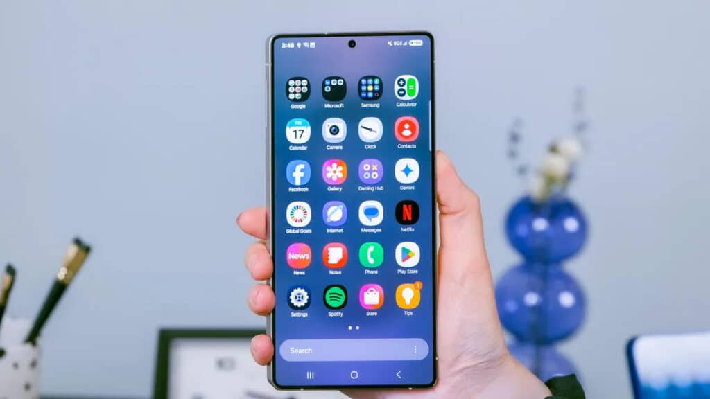 Samsung Galaxy S25 sotuvlari raqiblarini ortda qoldirdi / Foto: CNET