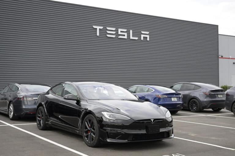 Один день — минус $214,5 млрд: Tesla установила антирекорд по потере стоимости