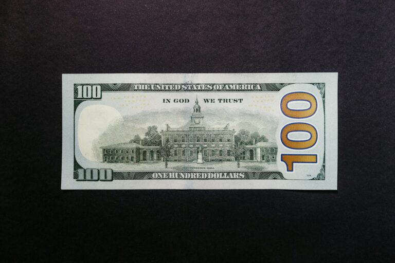 Курс валют на 10 ноября: доллар растет третий день подряд