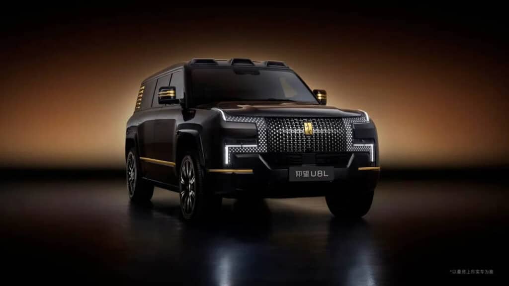 BYD Yangwang U8L avtomobili