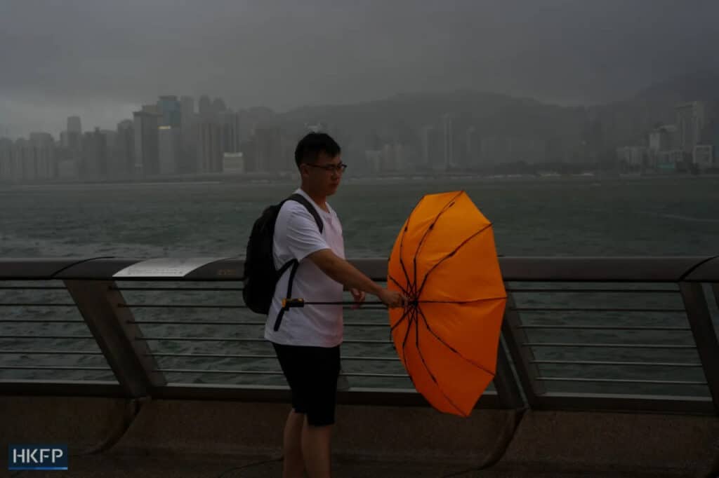 Gonkongda kuchli bo‘ron: maktablar va ko‘plab korxonalar yopildi