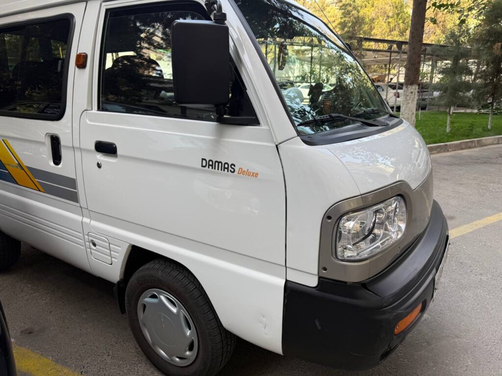 Chevrolet Damas avtomobillari salondan g‘oyib bo‘ldi / Foto: Ahmad Muhammadov / Kursiv Uzbekistan