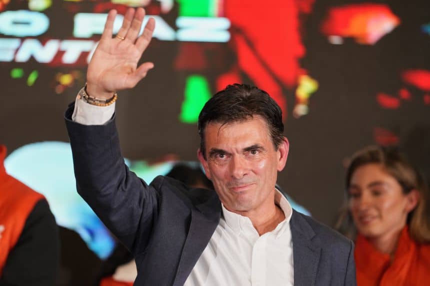 Boliviyada o‘tgan prezidentlik saylovining ikkinchi bosqichida siyosatchi Rodrigo Pas g‘alaba qozondi.