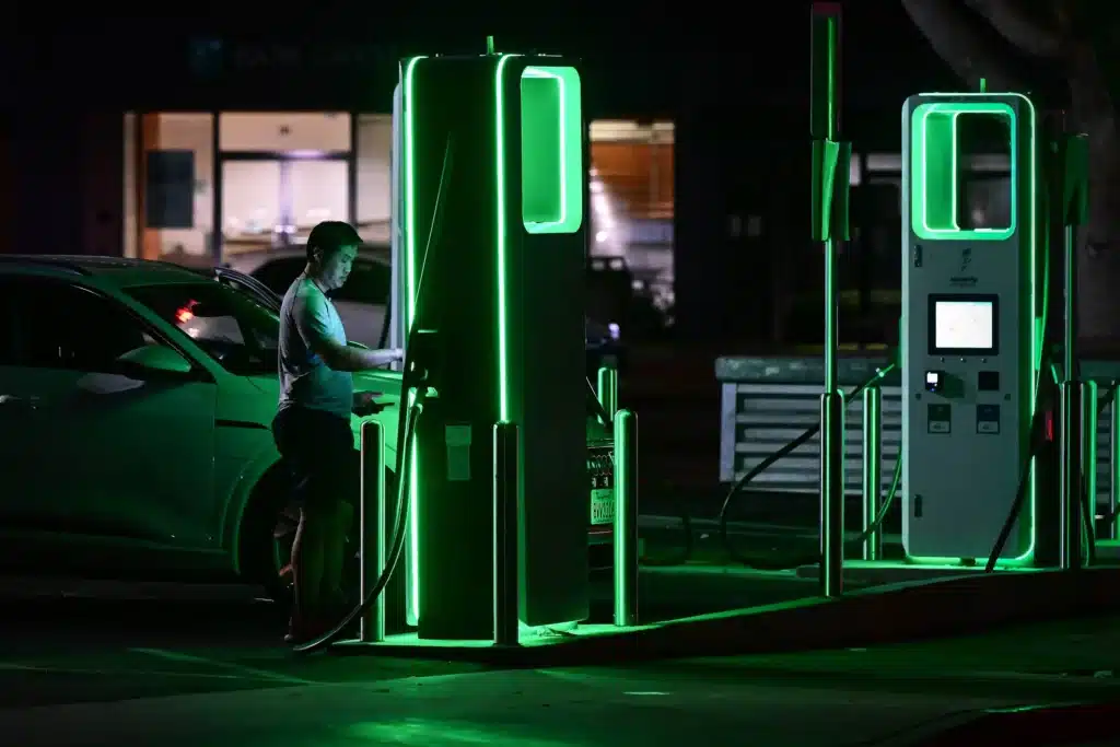 China to Double Electric Vehicle Charging Capacity by 2027