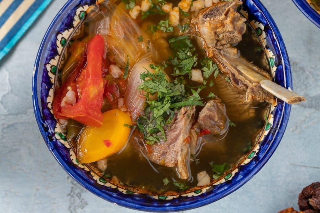 Kechga nima ovqat: qaynatma sho‘rva qanday tayyorlanadi. Foto: zira.uz