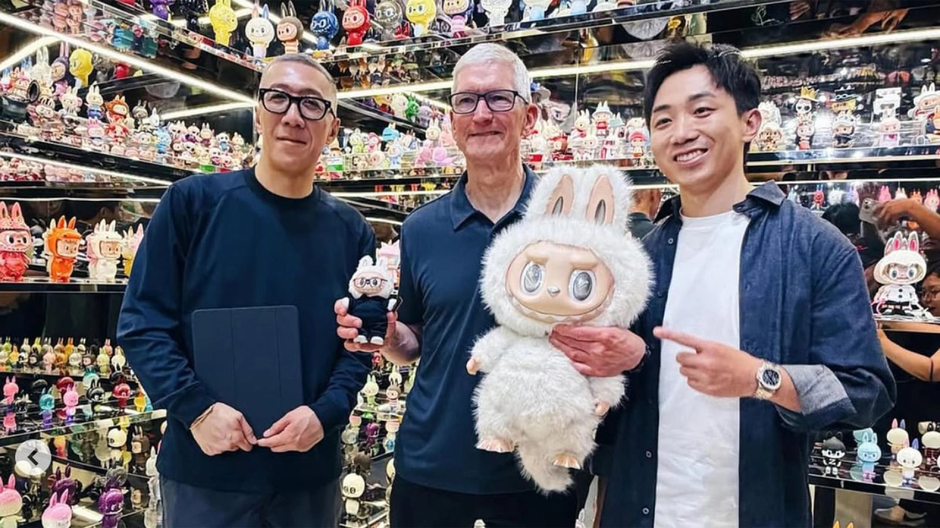 Tim Cook labubu