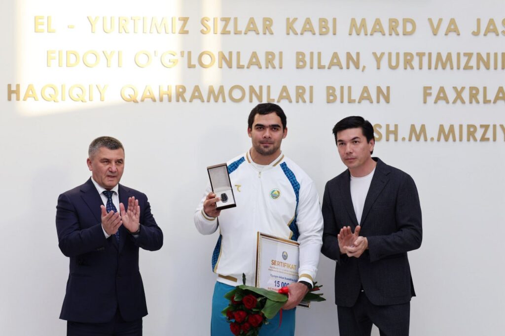 Акбар Жураев