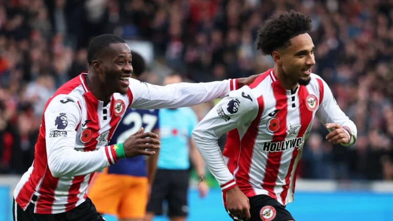 Брентфорд дожал Ньюкасл дома после удаления у гостей