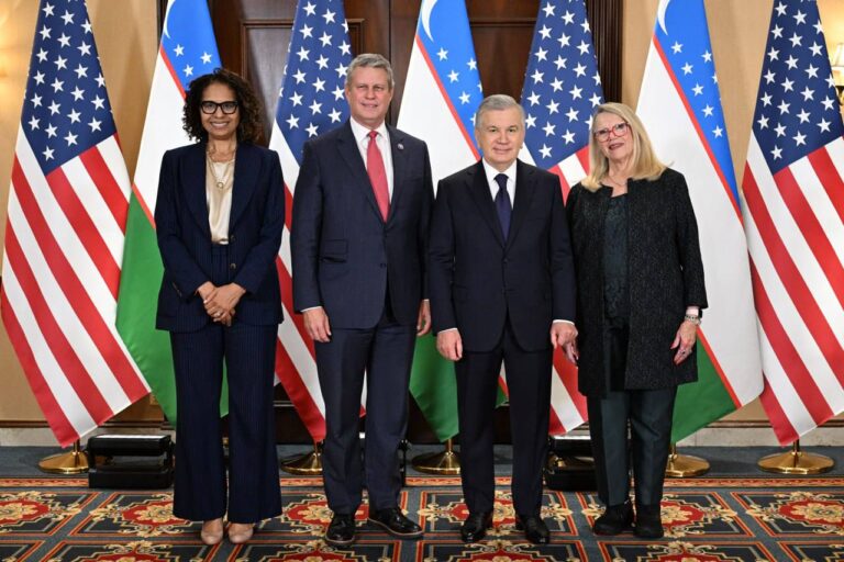 Мирзиёев встретился с конгрессменами США