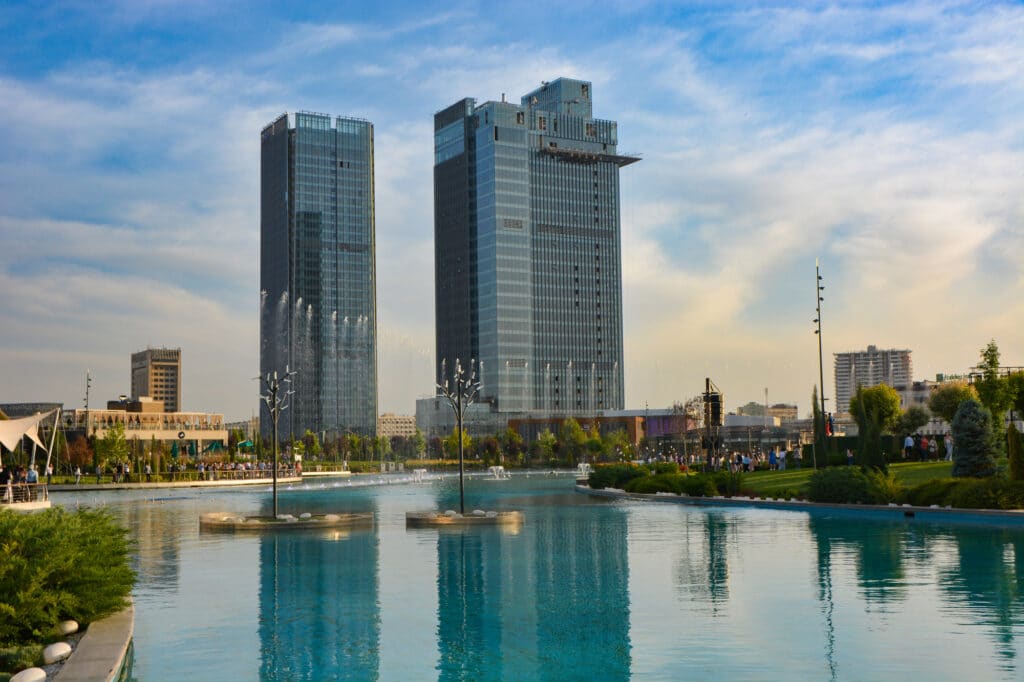 Uzbekistan Real Estate Market Sees 27,100 Deals in October