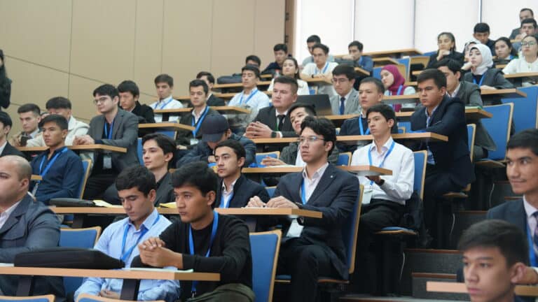 BMU и NAII провели межуниверситетский экзамен по финансам и инвестициям