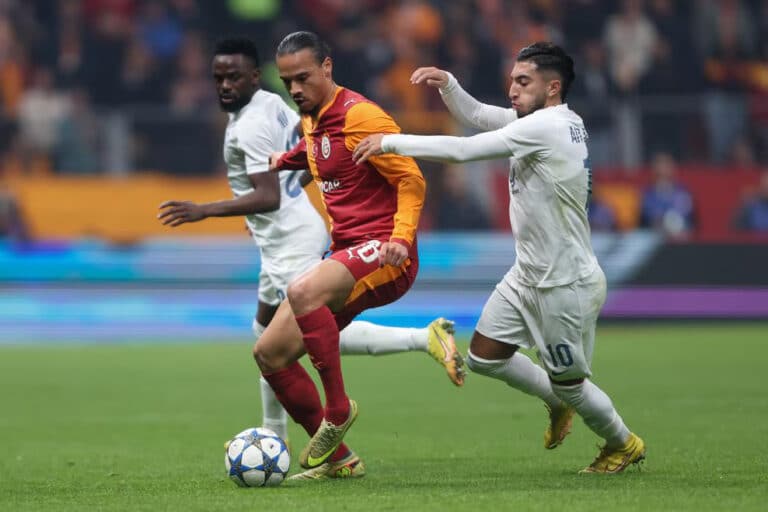 Юнион увозит победу из Стамбула после гола Акинпелу