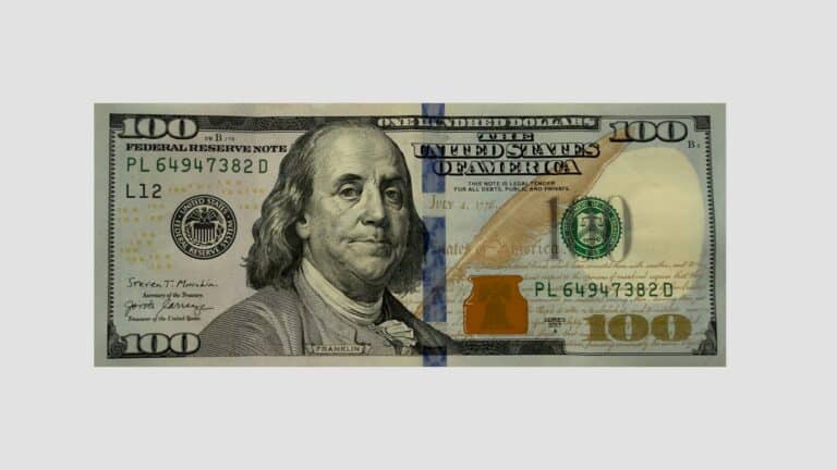 Доллар и евро укрепили позиции: курс ЦБ на 6 ноября