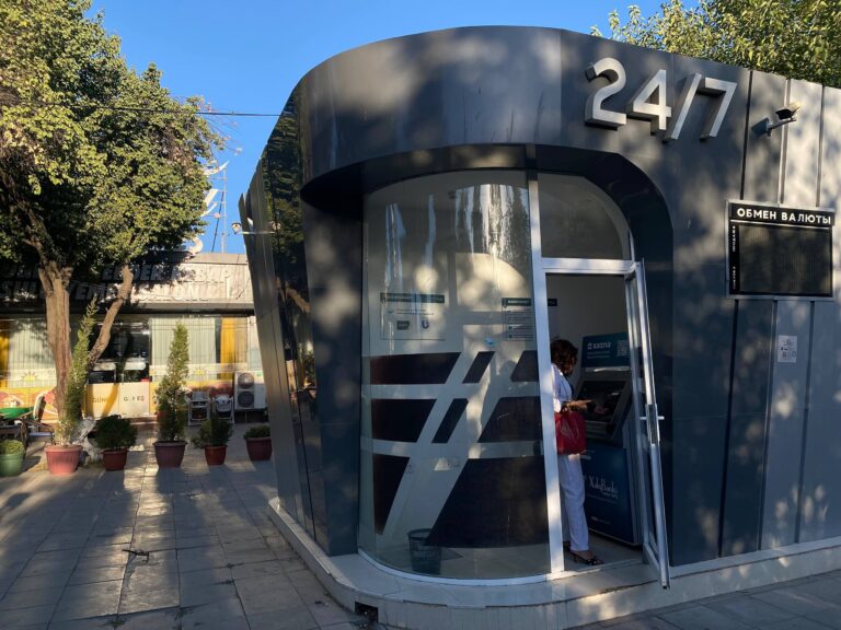 Dam olish kunlari ishlaydigan banklar ro‘yxati e’lon qilindi