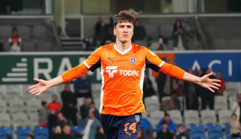 Шомуродов в старте: Истанбул Башакшехир объявил состав на матч с Генчлербирлиги