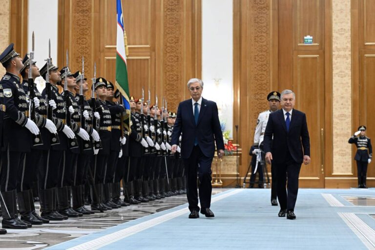 Мирзиёев встретил Токаева в новом аэропорту «Ташкент-Хумо»