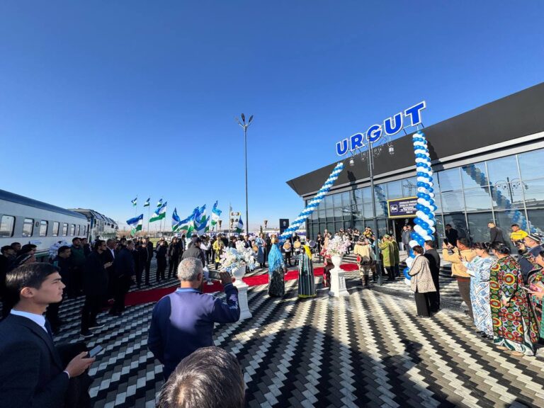 Urgut – Samarqand yo‘nalishida har kunlik poyezd qatnovi yo‘lga qo‘yildi — jadval