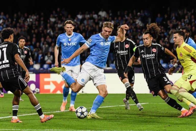 Наполи и Айнтрахт разошлись миром в Неаполе: без голов, но с моментами