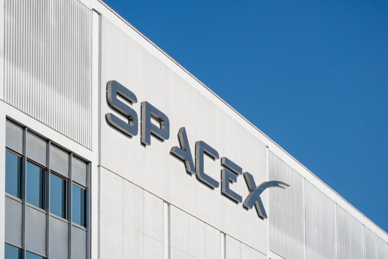 SpaceX 800 milliard dollargacha baholanishi mumkin bo‘lgan IPO’ni ko‘rib chiqmoqda