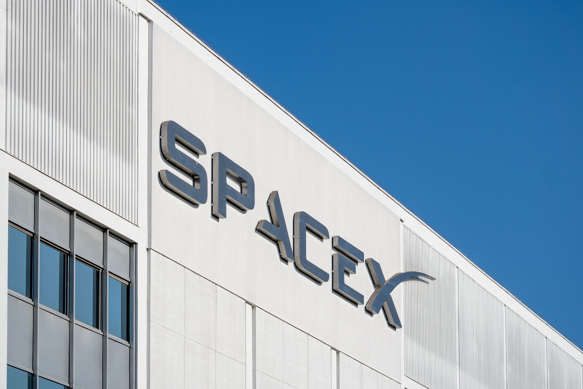 SpaceX 800 milliard dollargacha baholanishi mumkin bo‘lgan IPO’ni ko‘rib chiqmoqda
