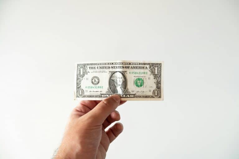 Обменный курс на 15 декабря: где дешевле купить доллар