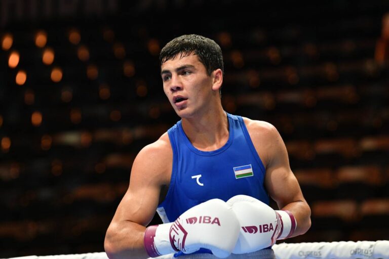 Фазлиддин Эркинбоев оформил уверенную победу в дебютном бою на чемпионате мира IBA