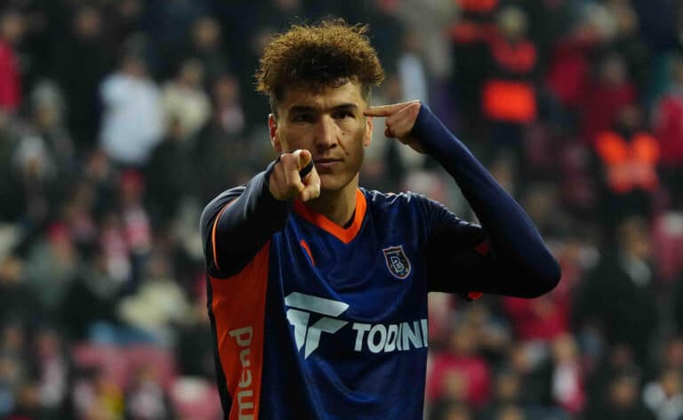 Шомуродов в старте, Файзуллаев вне заявки: Истанбул Башакшехир — Антальяспор