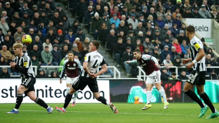 Астон Вилла хладнокровно разобрала Ньюкасл на выезде