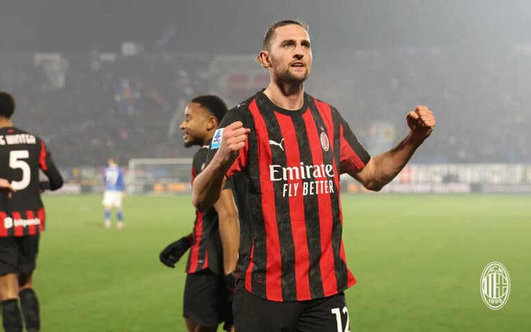 Дубль Рабьо и разворот после перерыва — Милан обыграл Комо на выезде