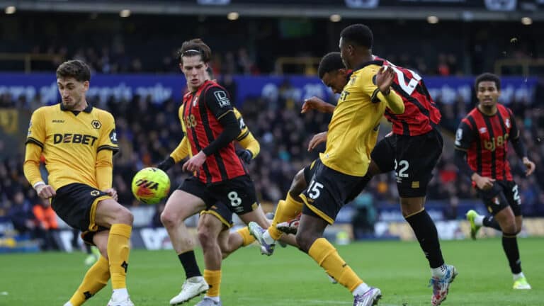 Борнмут дожал на 91-й: Вулверхэмптон остался без очков на Молинью