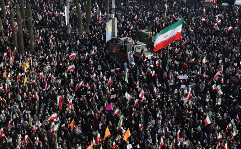 Американцев призвали покинуть Иран через Армению и Туркменистан