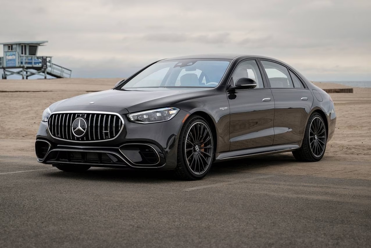 Mercedes-AMG S63 вид на причале