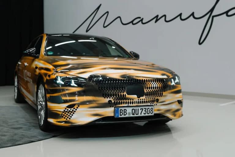 А во лбу звезда горит: в сеть утекли первые фото обновленного Mercedes-Benz S-Class 2026