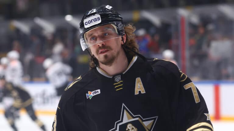 Капитан «Адмирала» забил самый глупый гол в истории КХЛ — видео