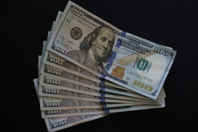 Курс доллара в банках Узбекистана: где выгодно обменять валюту 13 января