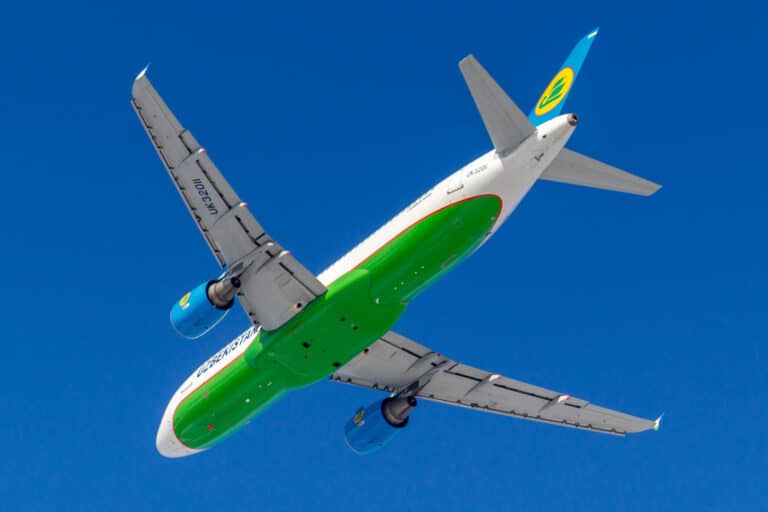 Рейс Uzbekistan Airways из Ташкента во Владивосток ушел на запасной аэродром
