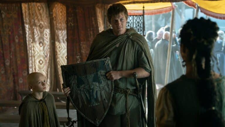 «Рыцарь семи королевств» после второй серии еще больше понравился критикам, но у зрителей есть вопросы