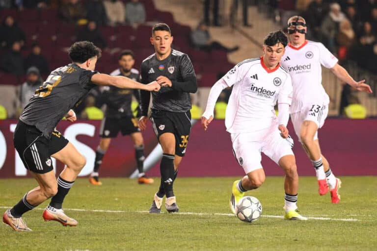 Карабах вырвал победу у Айнтрахта в концовке матча Лиги чемпионов