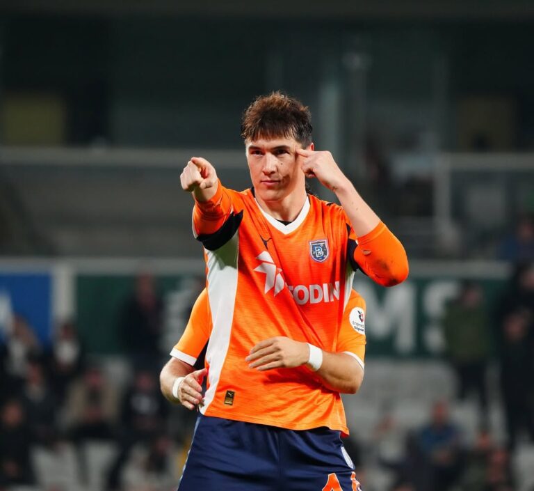 Гол Шомуродова, камбэк и победный удар: Башакшехир забрал три очка