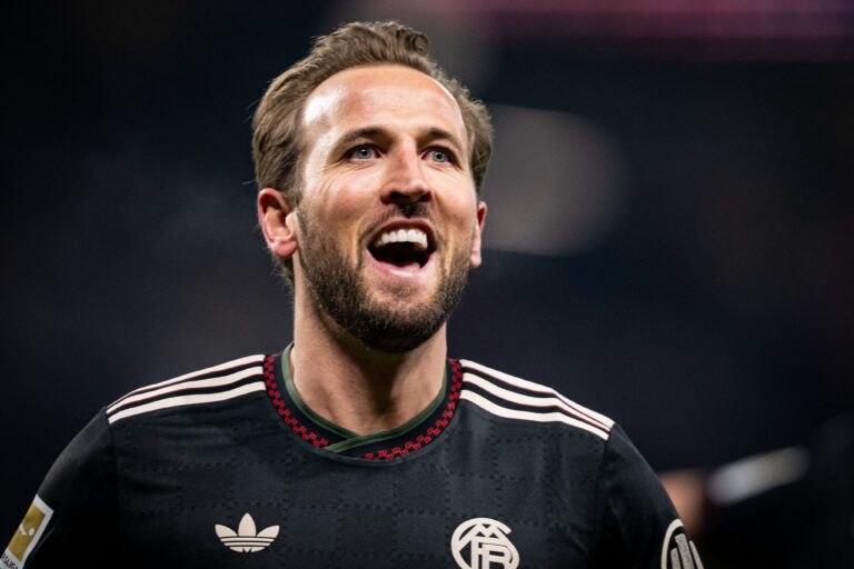 Пять мячей за тайм: Бавария устроила шторм в Лейпциге