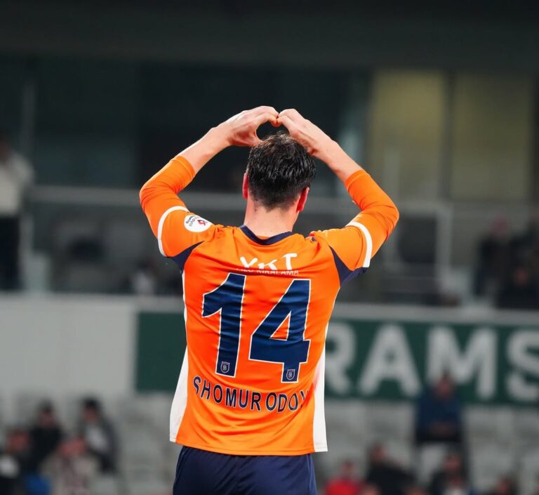 Истанбул Башакшехир ушел от поражения: Шомуродов и Файзуллаев спасли матч